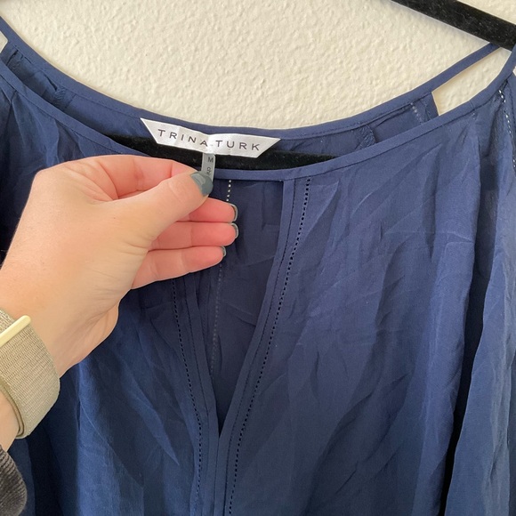 Trina Turk Keyhole Cold Shoulder Bishop Sleeve Blouse Navy Size M 100% silk - Picture 3 of 6